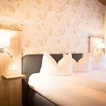 Zur Kutsche Hotel 3*