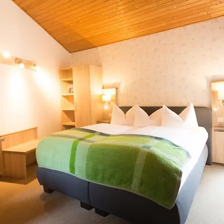 Zur Kutsche Hotel 3*