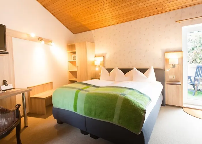 Zur Kutsche Отель 3*